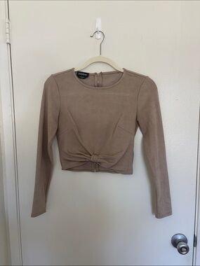 bebe Taupe Knot-Front Long Sleeve Crop Top